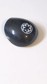 Große Figurenrüstung, rund, glatt mit verwittertem SW Imperial Logo-Muster schwarz