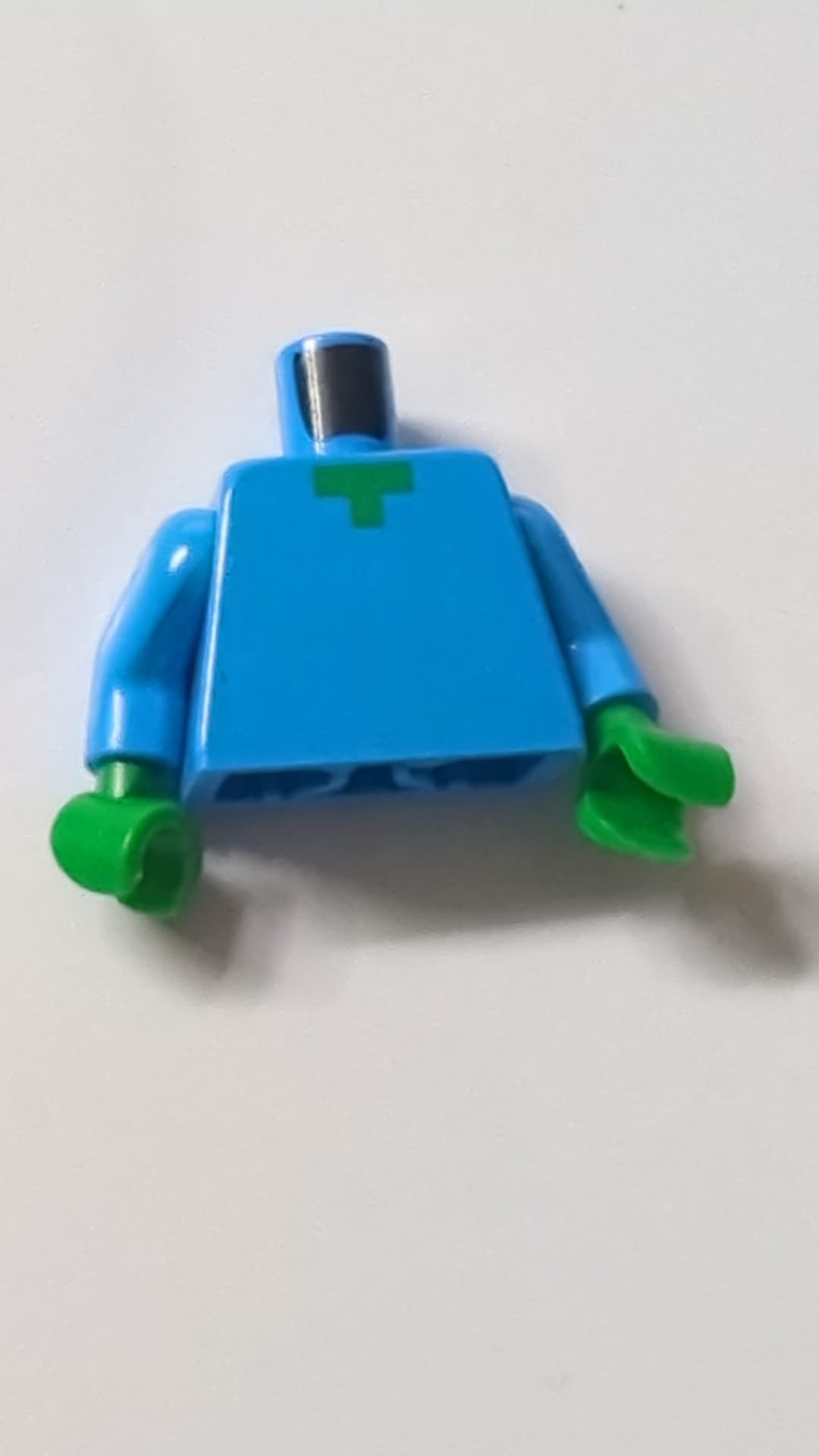 Torso mit pixeligem grünem Halsmuster „Minecraft Zombie“ / Dunkelblaue Arme / Grüne Hände dunkelazur