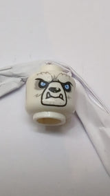 Minifigur, außerirdischer Chima-Bär-Kopf mit schwarzer Nase, hellblauen Augen, hellblaugrauem Fell, unteren Eckzähnen und sandblauem Stammesmuster weiß