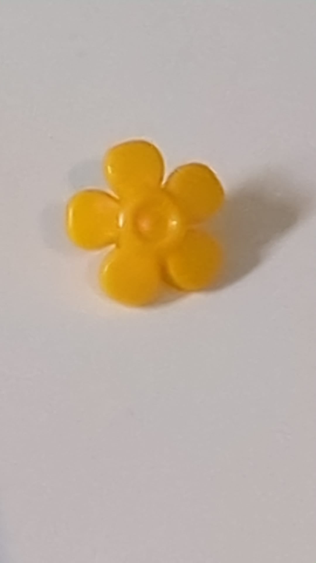 Friends Accessories Haarschmuck, Blume mit glatten Blütenblättern und kleiner Nadel hellorange