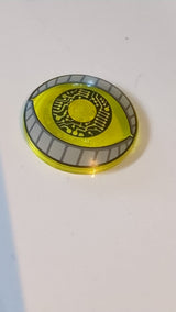 4x4 Satellitenschüssel Inverted „Radar“ mit massivem Bolzen und Brother Eye White Augenlidern mit dunkelblaugrauen Streifen, schwarzes Schaltkreis-Iris-Muster transparent gelb