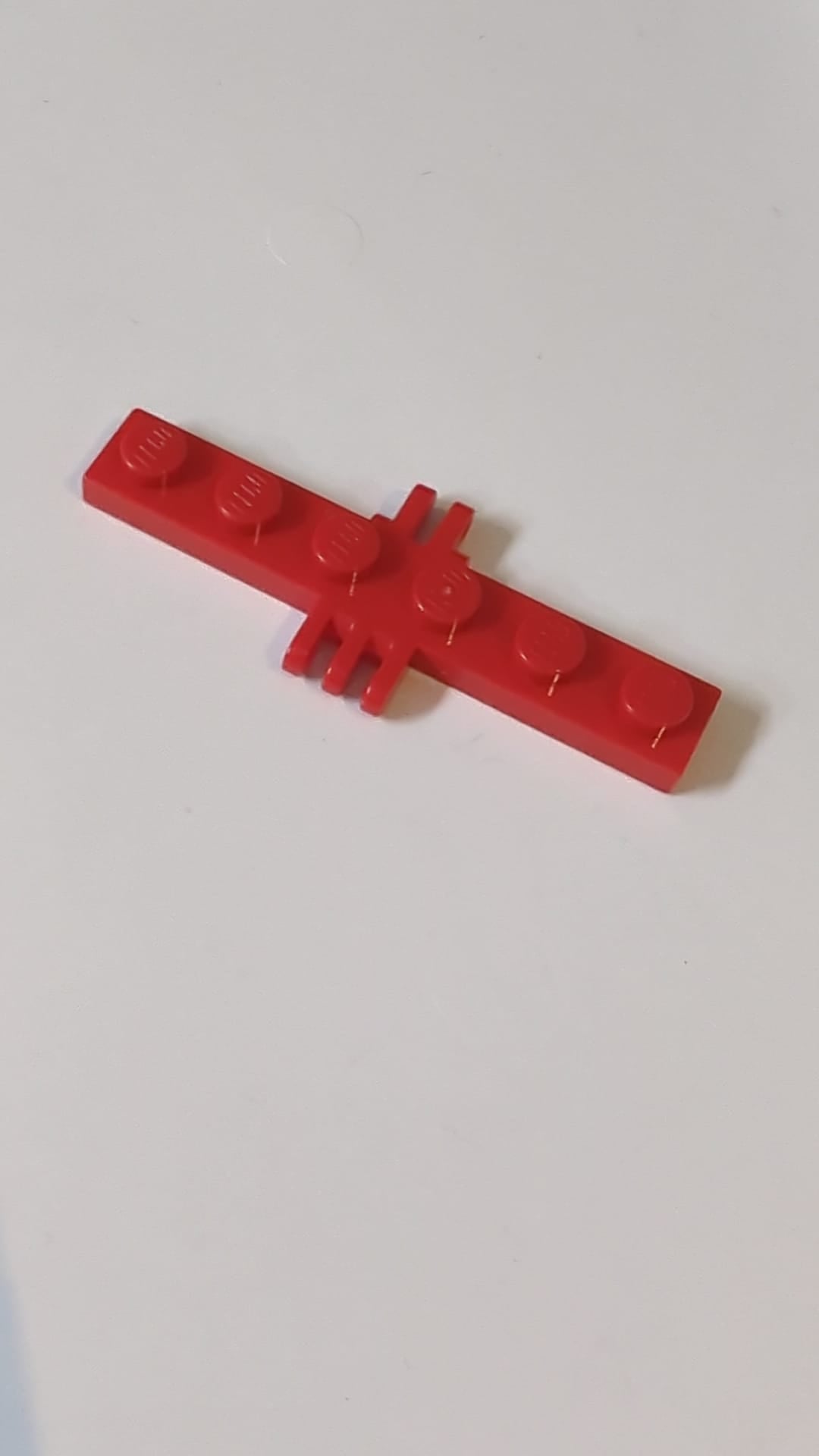 1x6 Scharnierplatte mit 2 und 3 Fingern an den Seiten rot