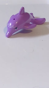 Delfin, Mini-Puppenstil, springend mit unterem Achsenhalter, mit mittelgroßen azurblauen Augen und weißem Gesichtsschmuckmuster „Elfen Delphia“ lavendel (medium)