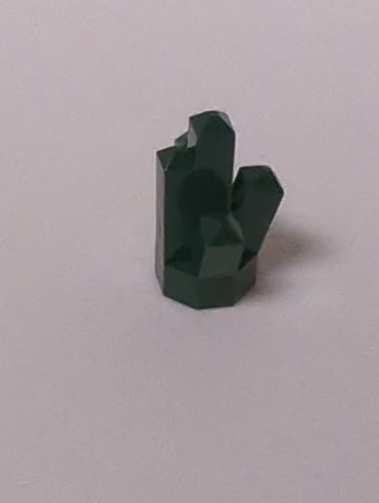 NEU Fels Kristall mit 5 Spitzen 1 x 1 dunkelgrün