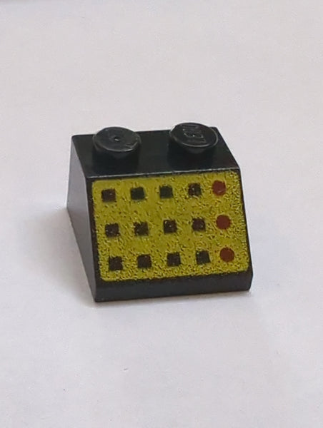 2x2 Dachstein 45° bedruckt mit 12 Buttons and 3 Red Lamps on Yellow Background Pattern schwarz