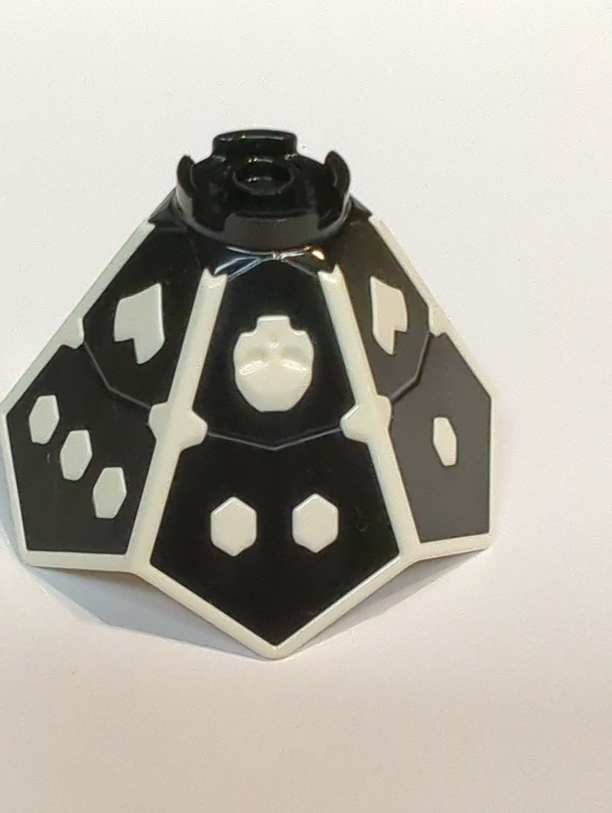 NEU Ninjago Die Spinner with Hexagonal Dots, Hearts, and Skulls with Molded Black Sides and Bottom Pattern weiss white