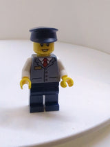 NEU City Minifigur Busfahrer - männlich, sandblaue Weste, dunkelblaue Beine, Hut cty1769