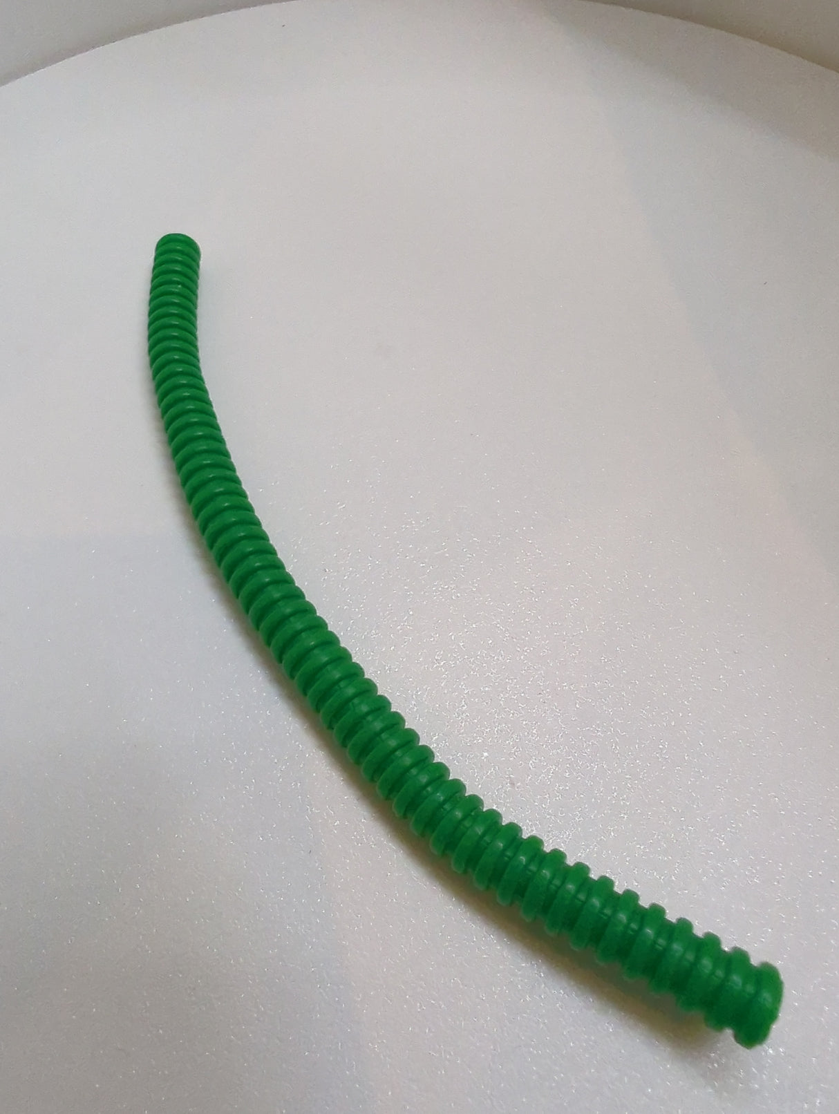 Schlauch geriffelt 7mm D. 17L / 13.6cm grün