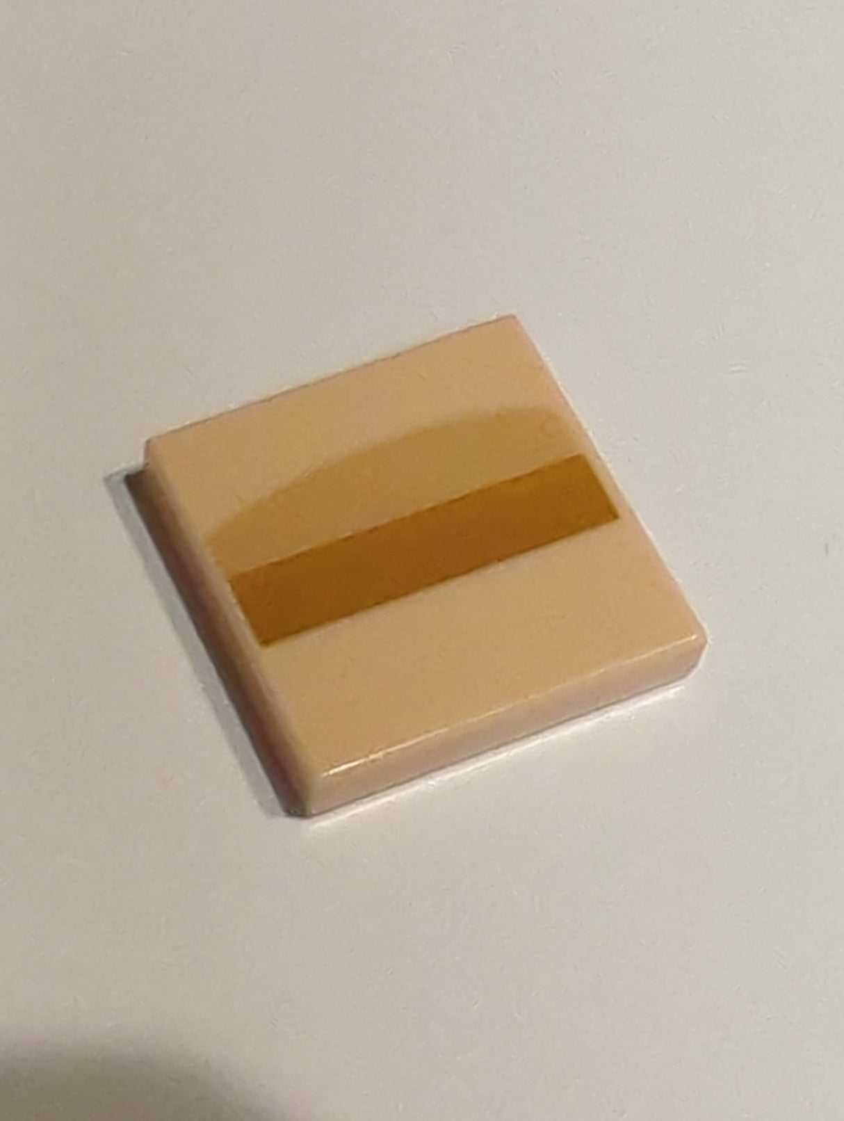 NEU Fliese 2 x 2 mit mittlerem Nougat-Rechteck und mittlerem beige gebogenem Streifenmuster (Mona Lisa Lippen) nougat (hell)