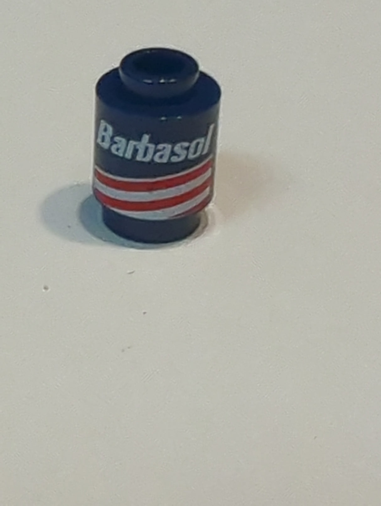 NEU Stein, rund 1 x 1 mit roten und weißen Streifen und 'Barbasol'-Muster dunkelblau
