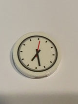 NEU Fliese, rund 2 x 2 mit unterem Noppenhalter, mit Uhr und Muster aus roten und schwarzen Zeigern weiß