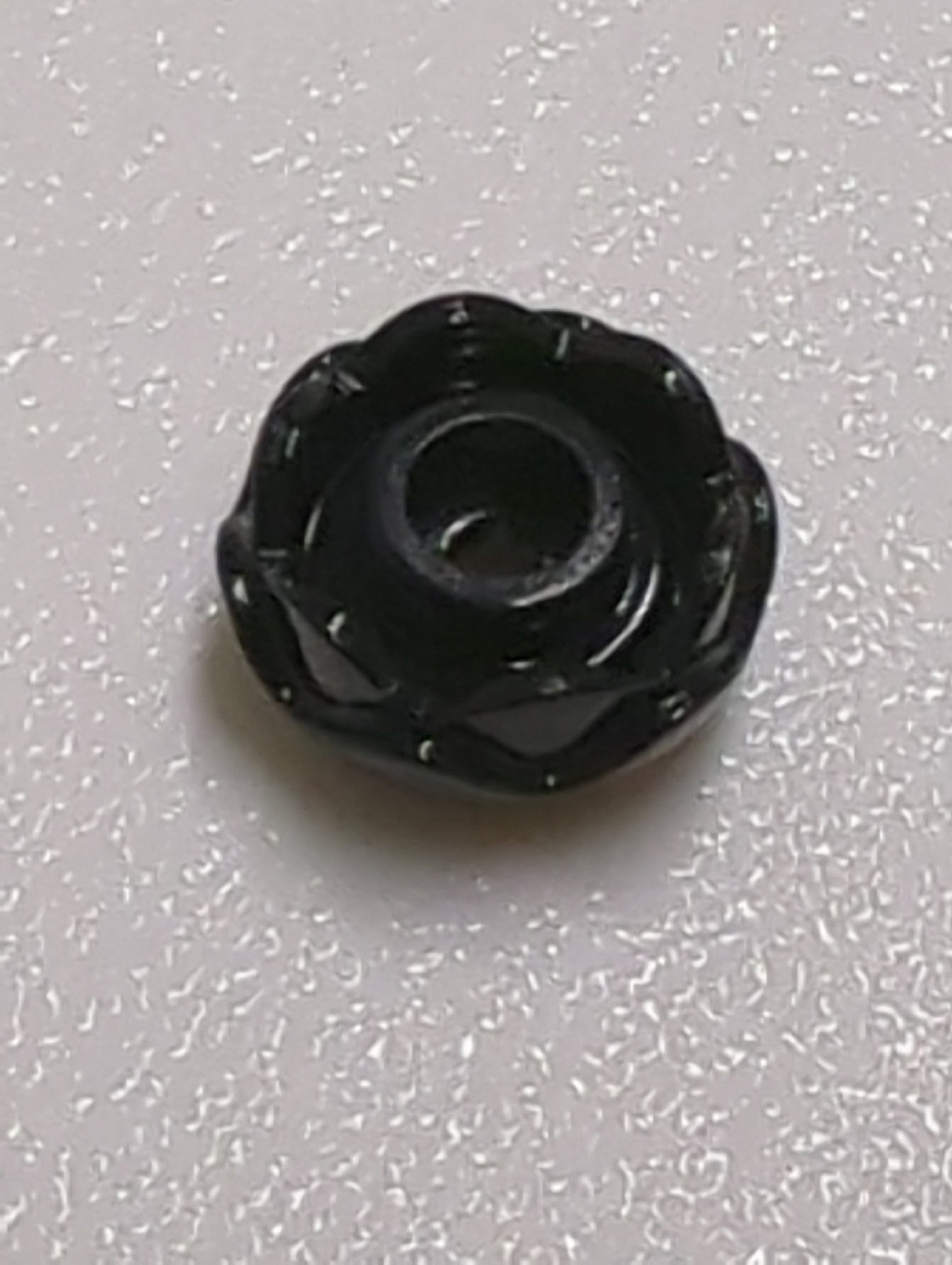 NEU Pflanzenblume rund, 2 Schichten (Pfingstrose Rose) mit offener Noppe und kleinem Pinloch schwarz