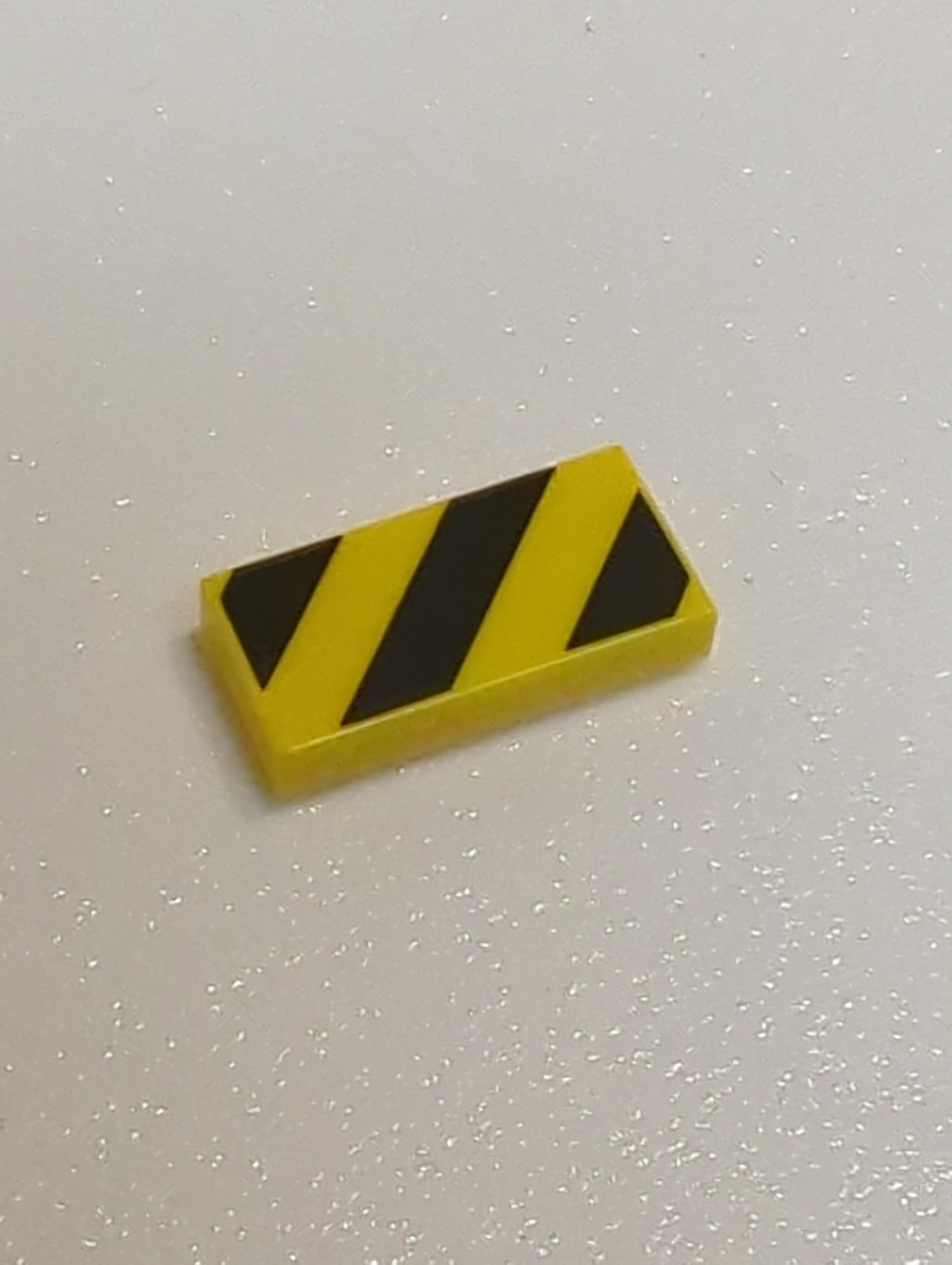 NEU Fliese 1 x 2 mit schwarz-gelbem Gefahrenstreifenmuster (große gelbe Ecken) gelb