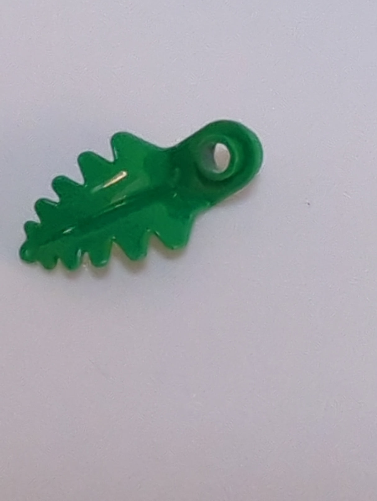NEU Pflanzenplatte rund 1 x 1 mit gebogenem, aufrechtem Blatt grün