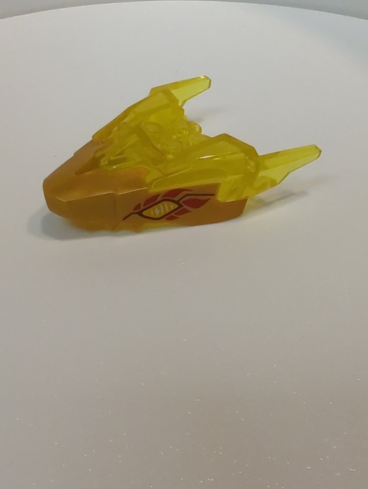 NEU Drachenkopf (Ninjago) Oberkiefer mit Hörnern mit geformtem perlgoldenem Gesicht und bedruckten hellgelben und dunkelroten Augen sowie rotem Flammenmuster