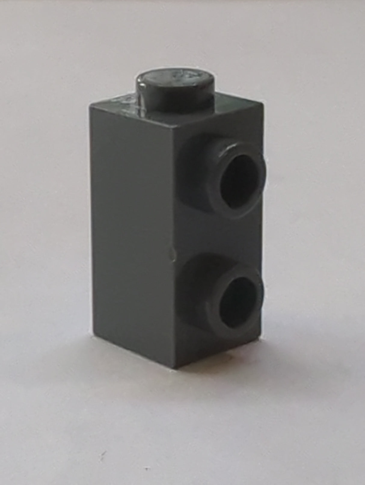 NEU Stein, modifiziert 1 x 1 x 1 2/3 mit Noppen an der Seite neudunkelgrau