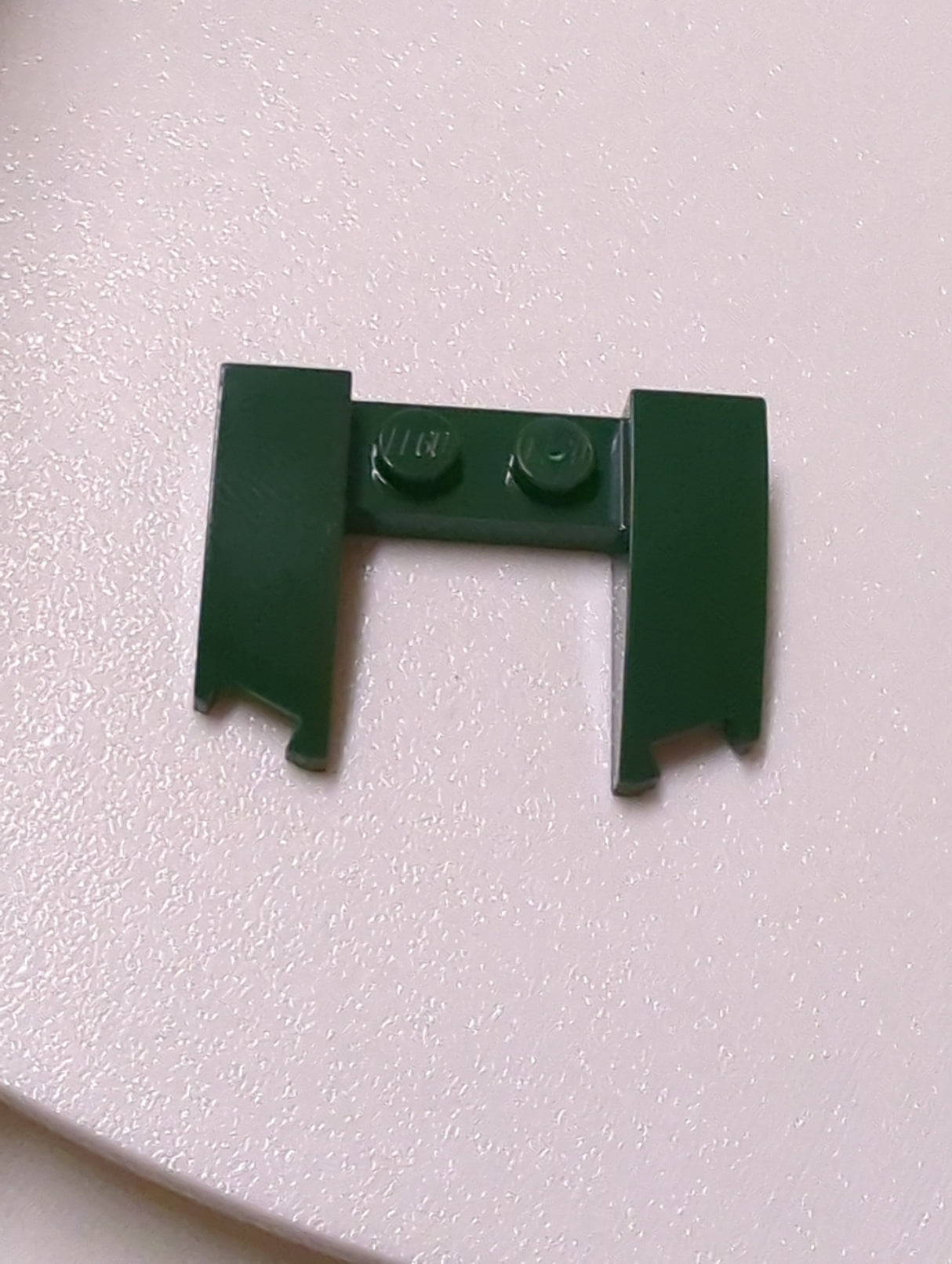 NEU Keil 3 x 4 x 2/3 gebogen mit Ausschnitt dunkelgrün