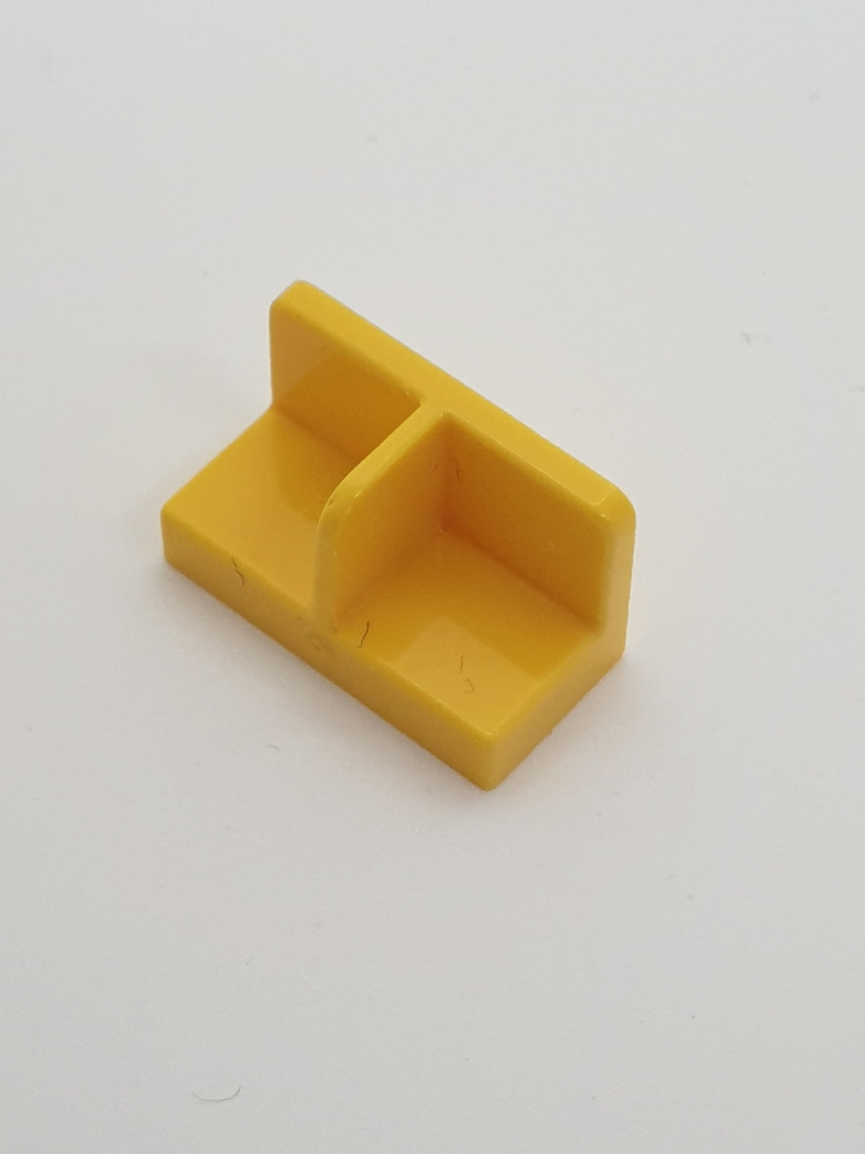 1x2x1 Paneel mit mittiger Wand gelb