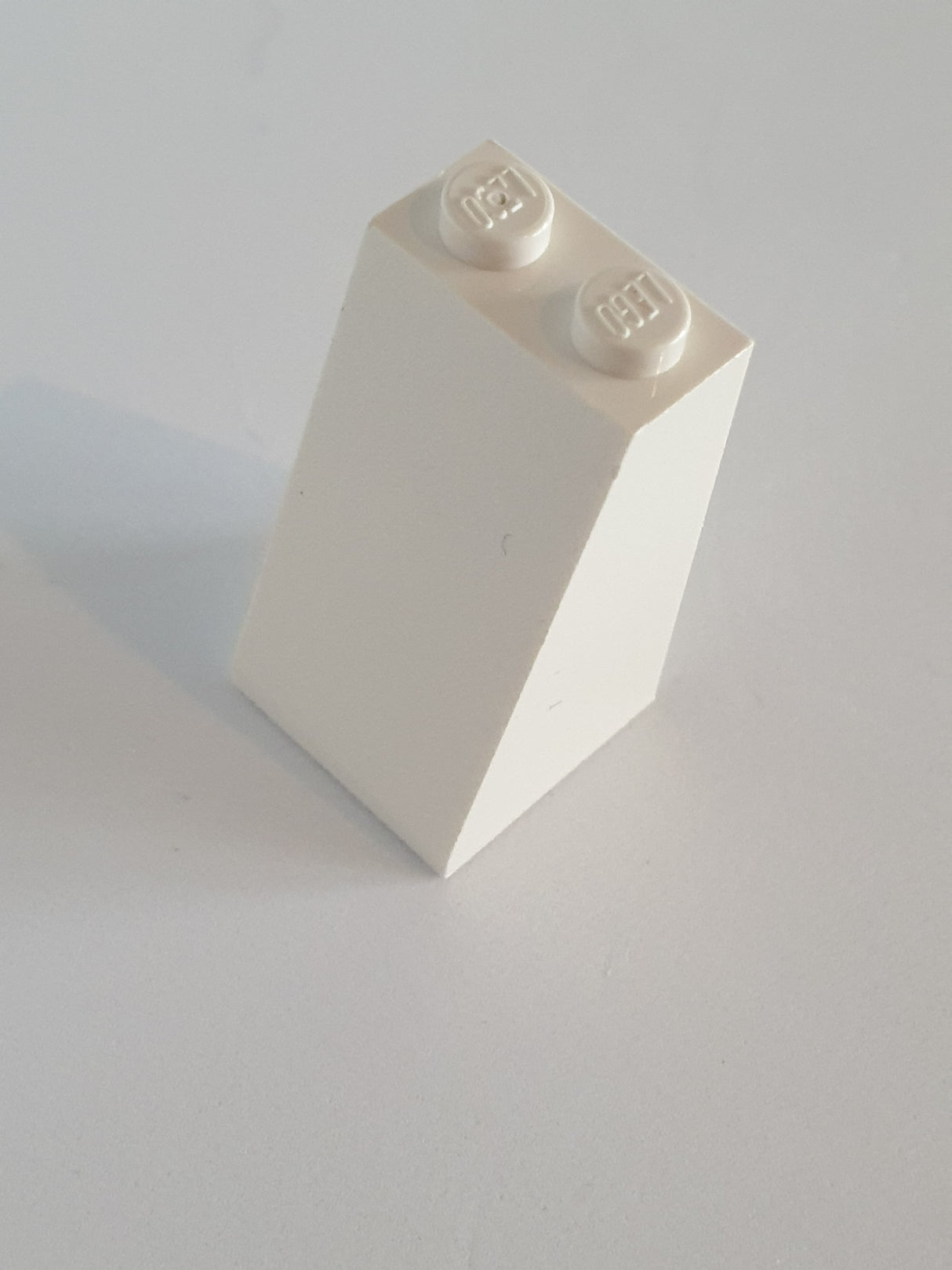 2x2x3 Dachstein 73° mit geschlossenen Noppen weiß white