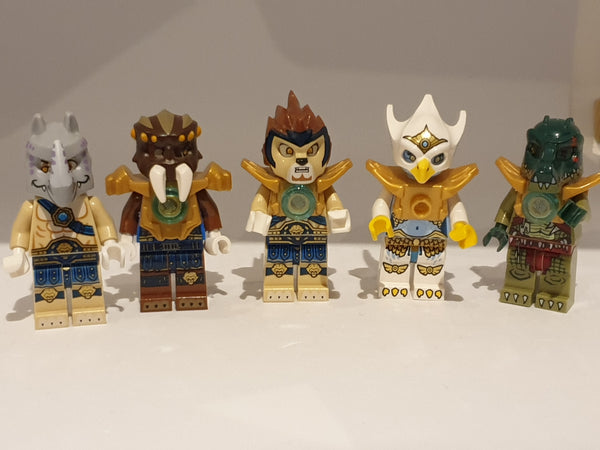 Bunte Tüte mit diesen 5 Minifiguren aus dem Bereich Legends of Chima