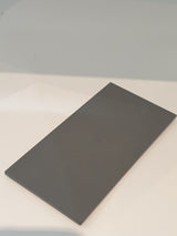 8x16 Fliese mit Unterröhren an den Ecken (Unterseite) neudunkelgrau
