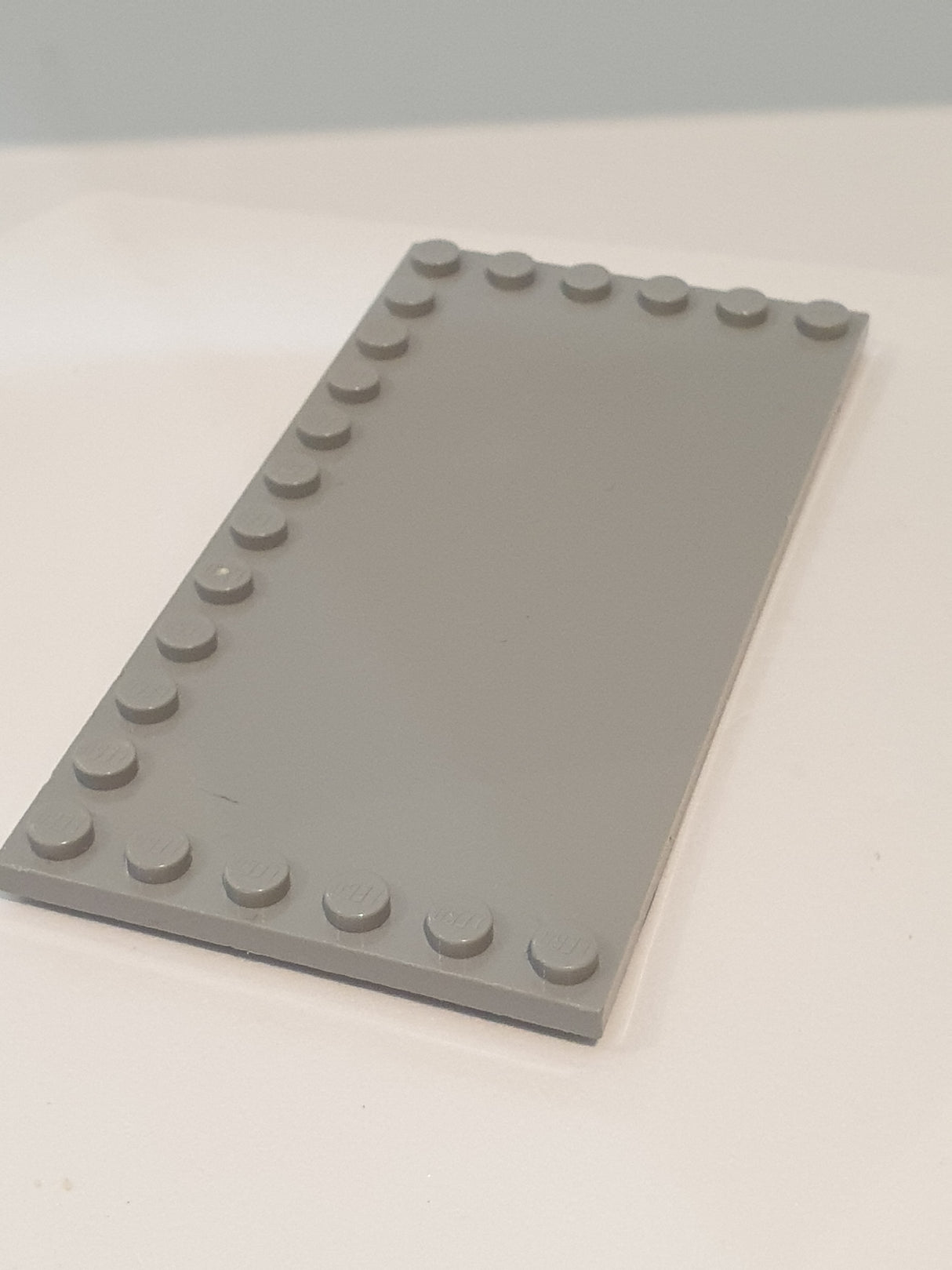 6x12 Fliese modifiziert mit Noppen auf Ecken neuhellgrau