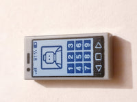 1x2 Fliese bedruckt with Cell Phone with '81%' and Minifigure on Screen Pattern