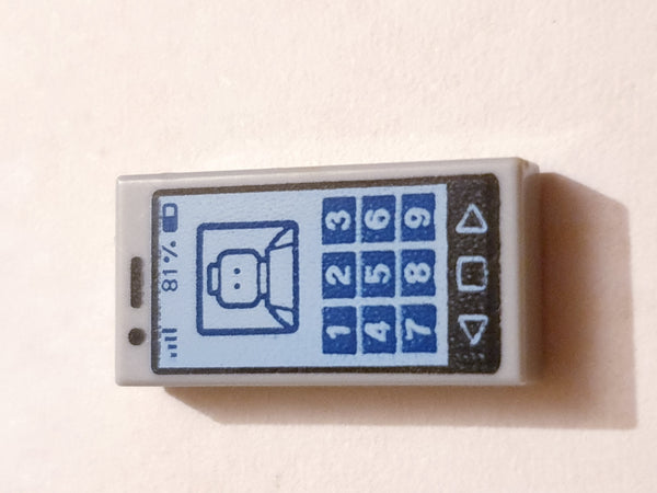 1x2 Fliese bedruckt with Cell Phone with '81%' and Minifigure on Screen Pattern