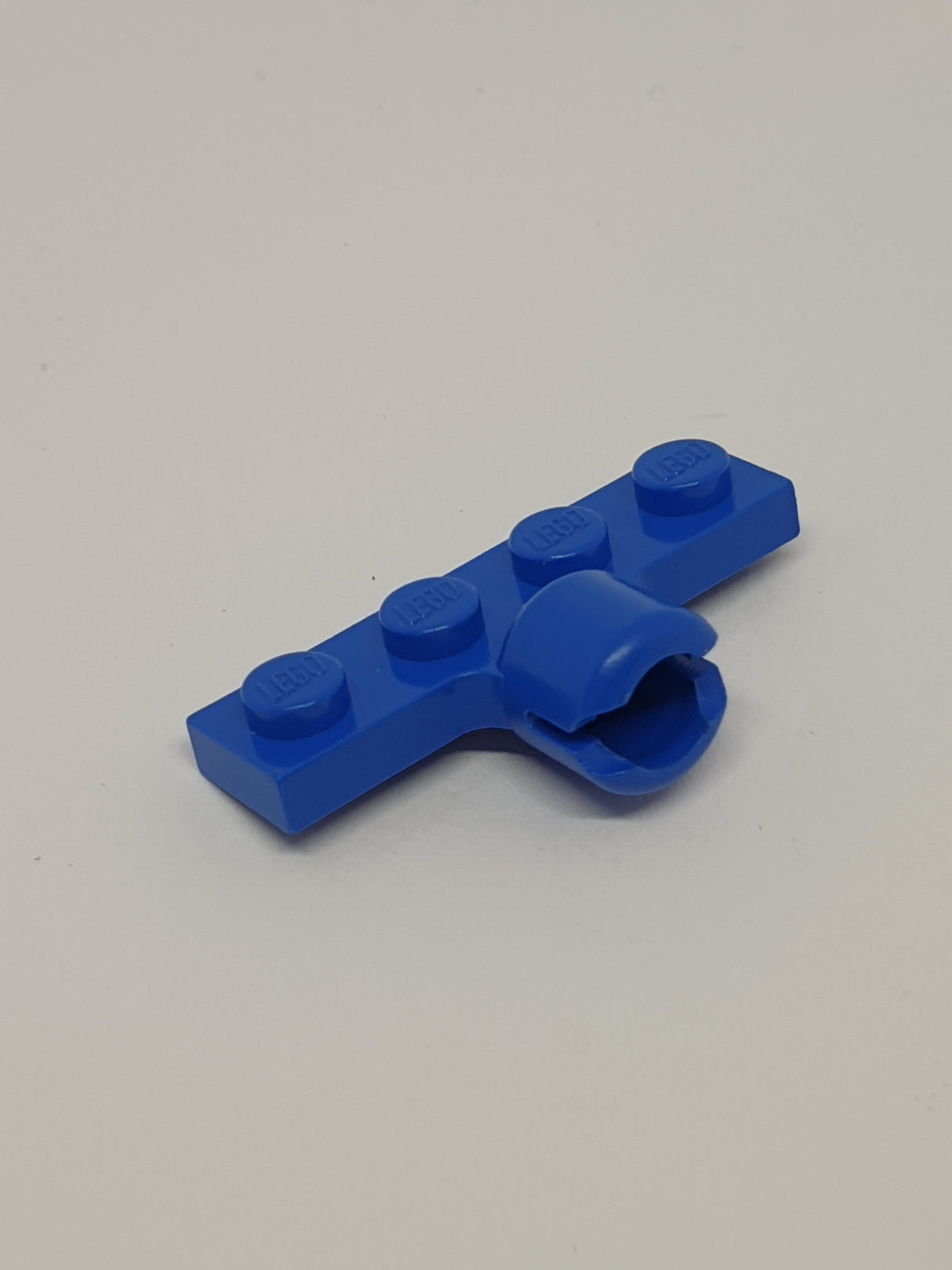 1x4 modifizierte Platte mit Buchse 2 Slots 8mm blau