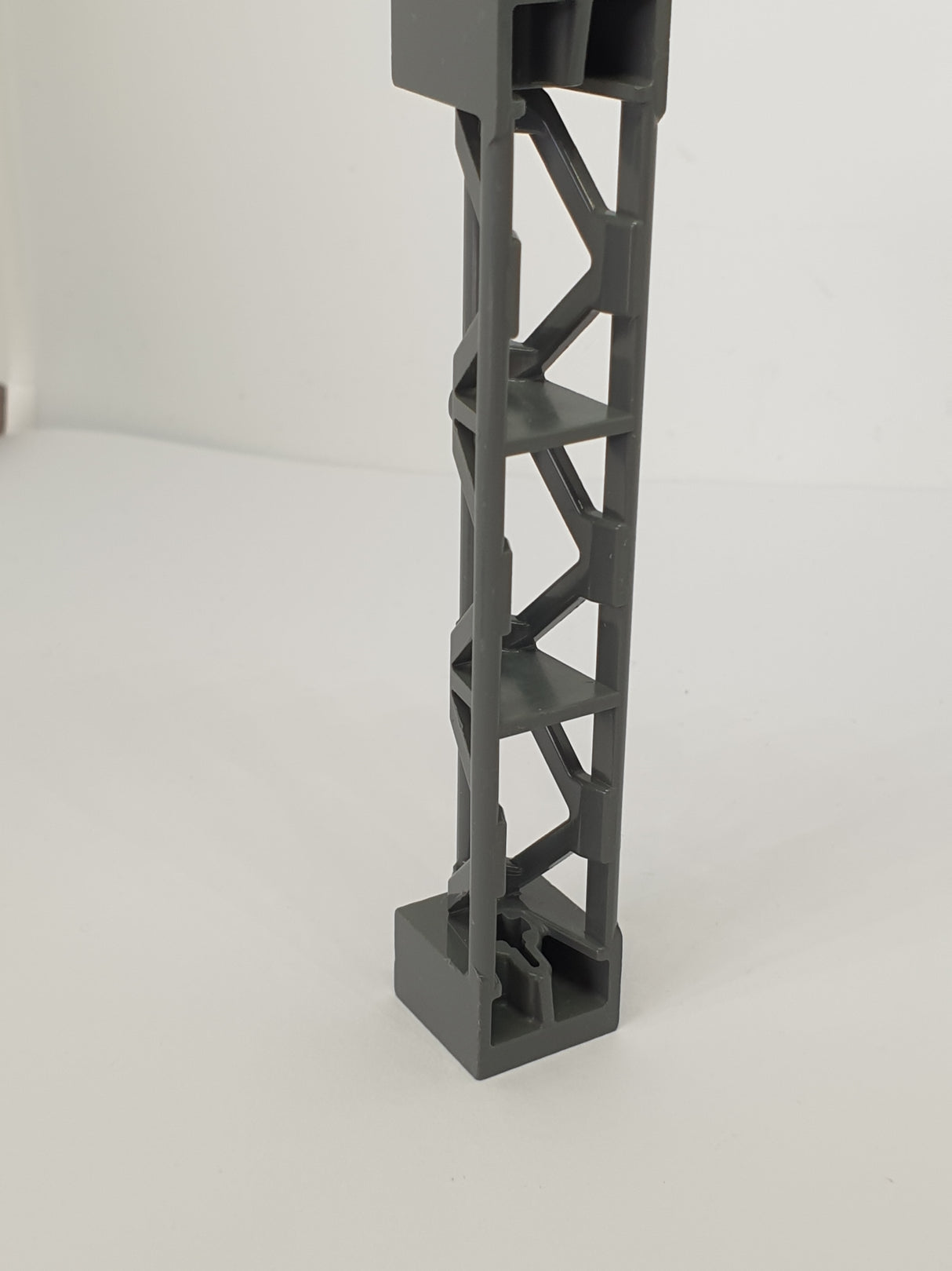 2x2x10 Stütze Träger dreieckig Vertikal, Typ 4, 3 Sektionen neudunkelgrau