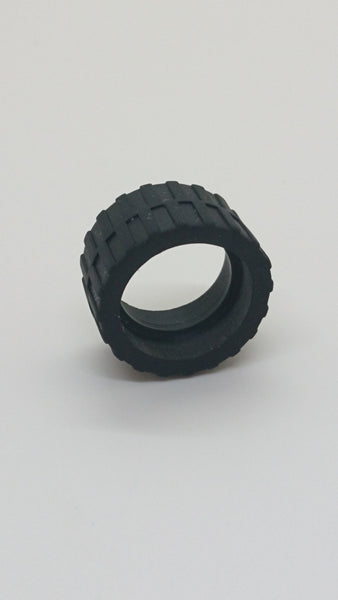 Reifen 24mm x 14mm mit Band um Zentrum der Lauffläche schwarz black