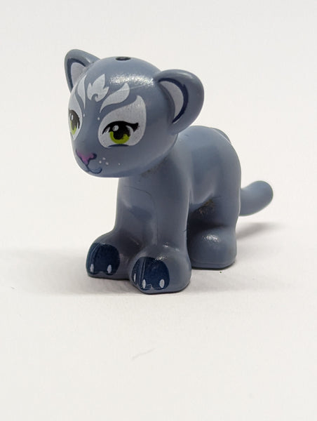 Löwe / Tiger Baby, Friends, stehend mit knallpinker Nase, bedruckt in weiss und dunkelblau, (Enki) sandblau sand blue